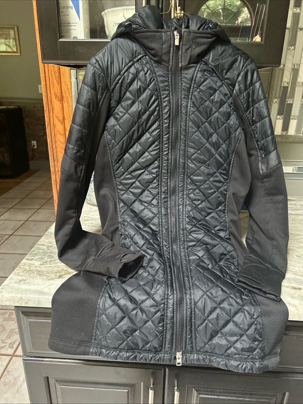 Athleta Whisper Featherless Rock Springs Quilted Coat BlackWomen Puffer XS. Hood